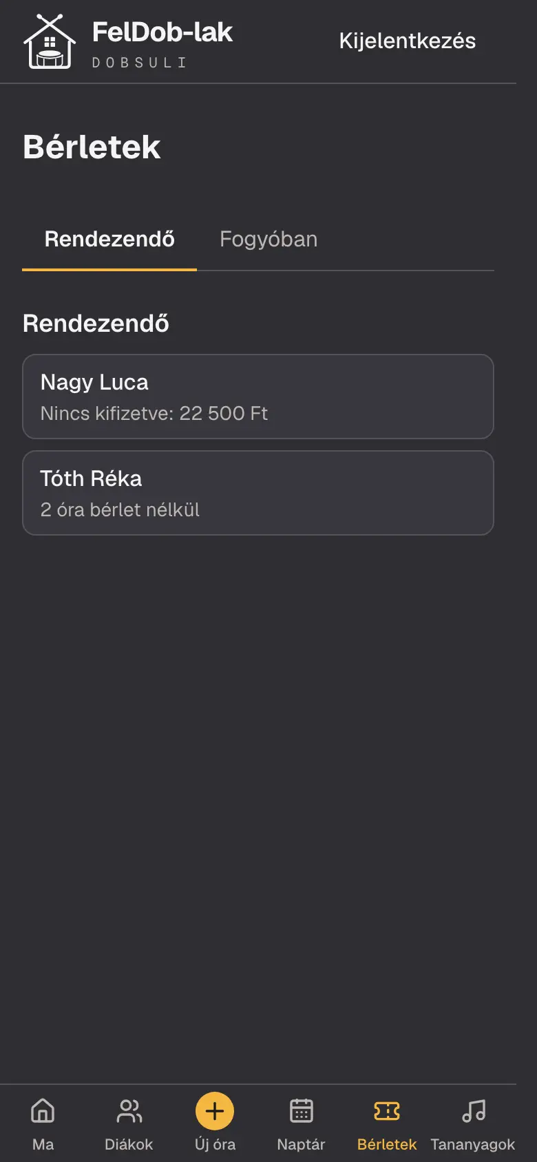 A „Bérletek” oldal telefonon: kinek kell rendeznie, és kinek fogy a bérlete.