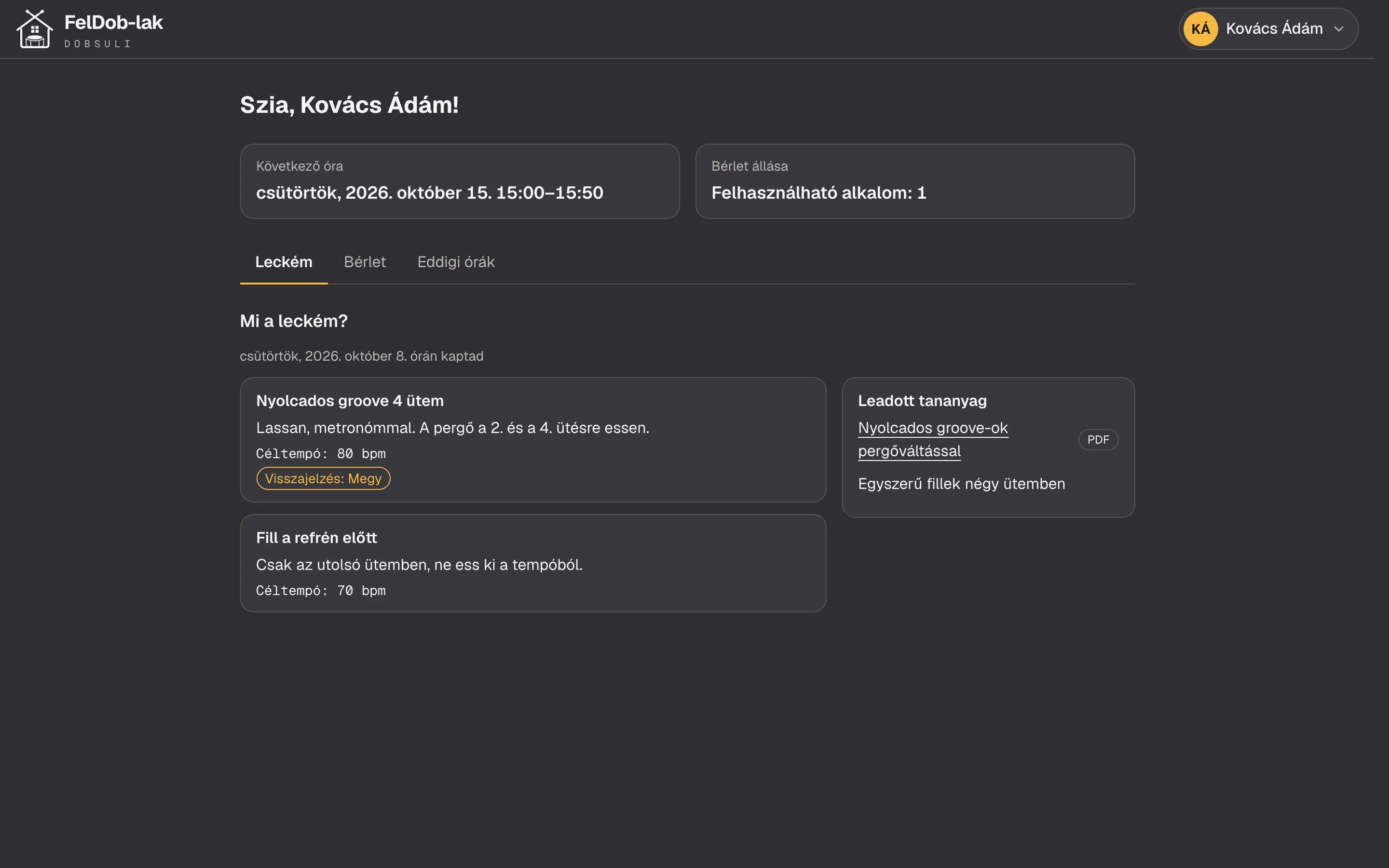 A diák leckéje laptopon: a lecke tételei a céltempóval és a kapott kottával.