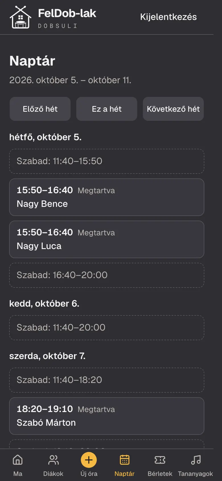 A naptár telefonon: a hét órái; tableten és laptopon órarendként: a napok egymás alatt, az idő balról jobbra, az egy időpontra járó két diák egymás alatt.