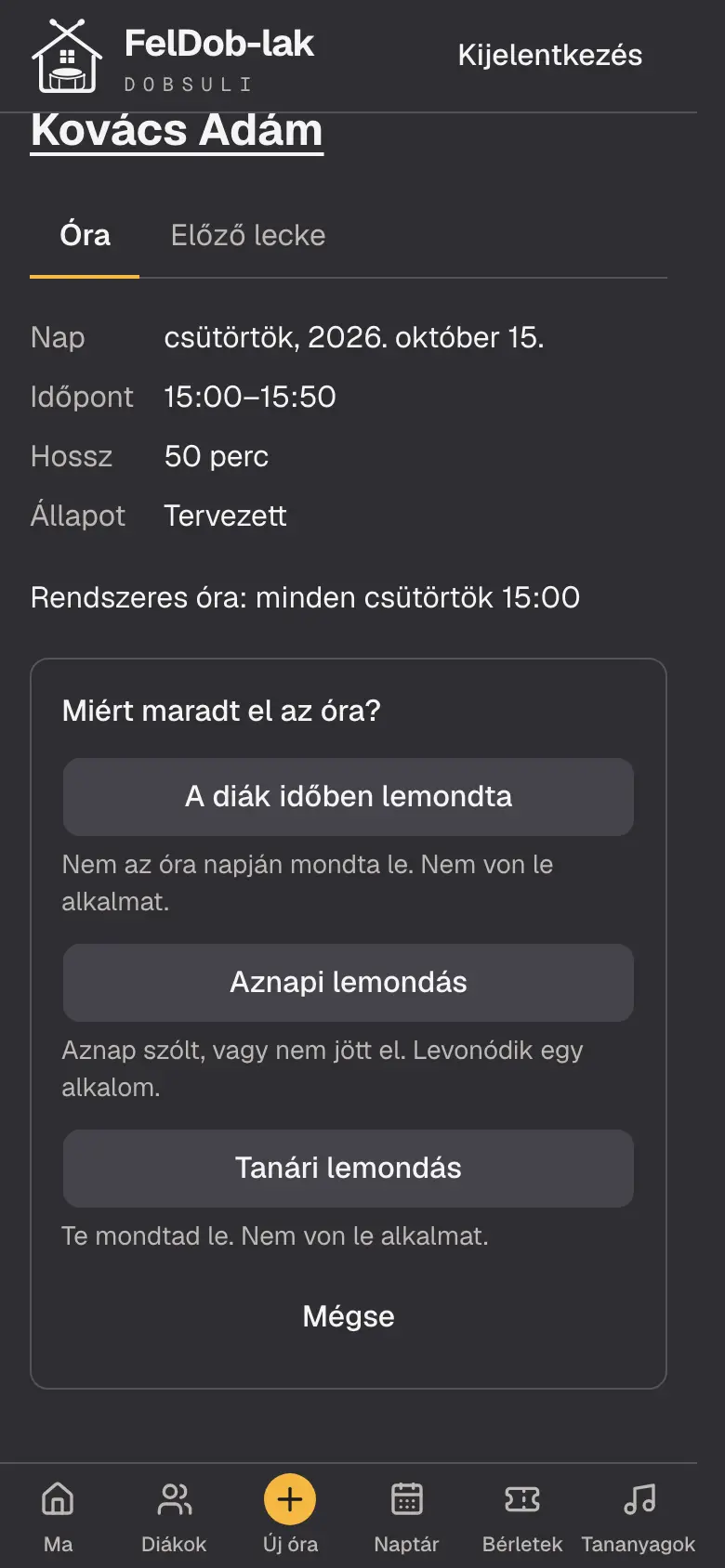 Az óra lezárása telefonon: a „Miért maradt el az óra?” kérdés három okkal: időben lemondta, aznapi lemondás, tanári lemondás, mindegyik alatt a következménye.