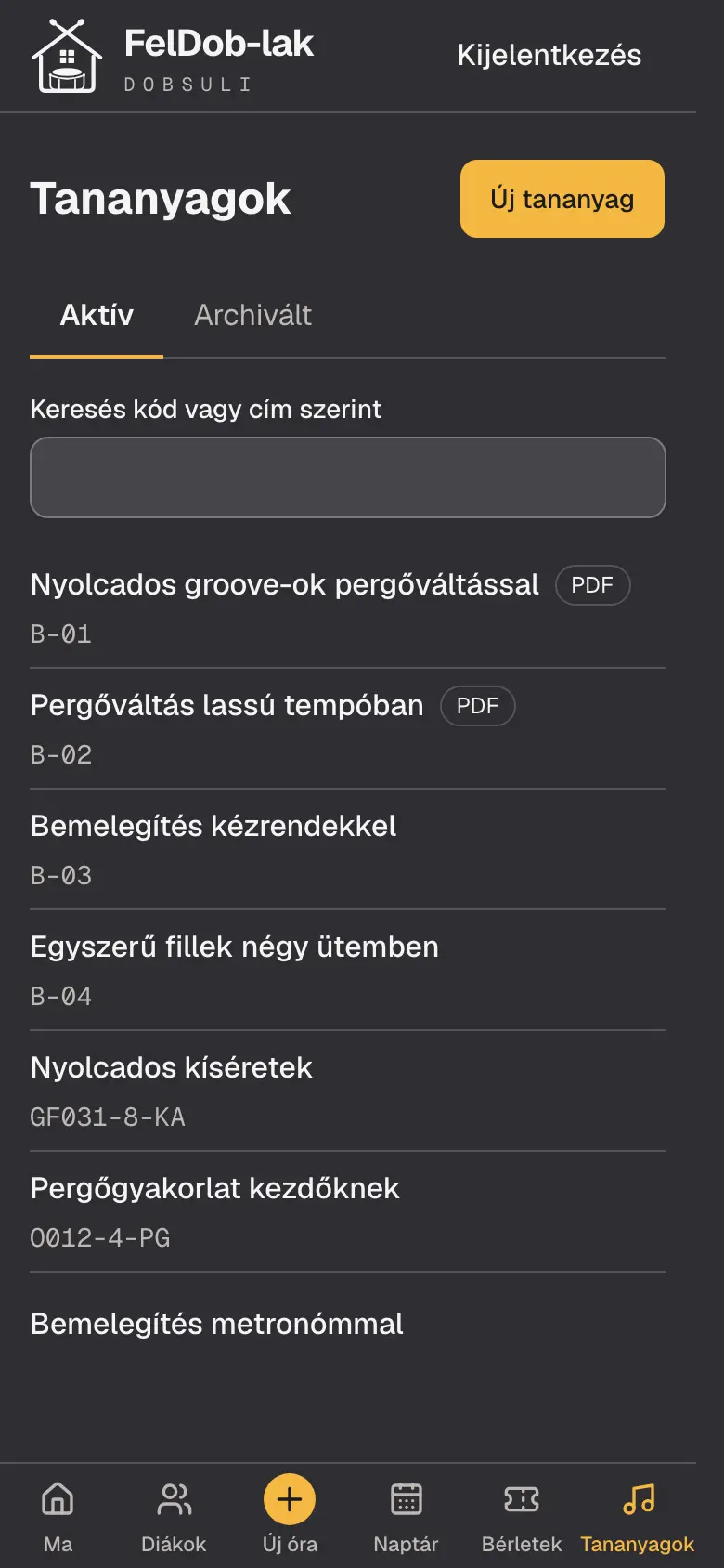 A tananyagtár telefonon: Kristóf kottái egy helyen, kódra és címre kereshetően.